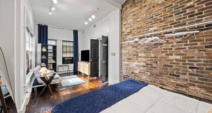 Historic Indigo House - Steps from Rupp Arena