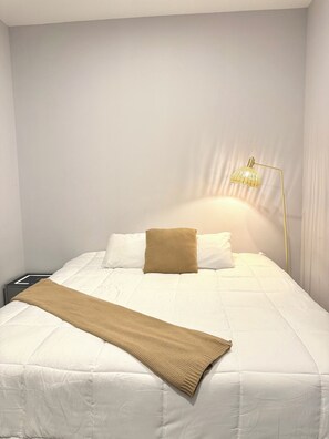 Familienzimmer, Balkon, Stadtblick | Daunenbettdecken, kostenloses WLAN, Bettwäsche