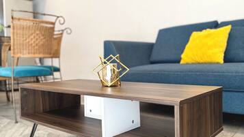 Smart TV de 65 pulgadas con canales por cable y Netflix