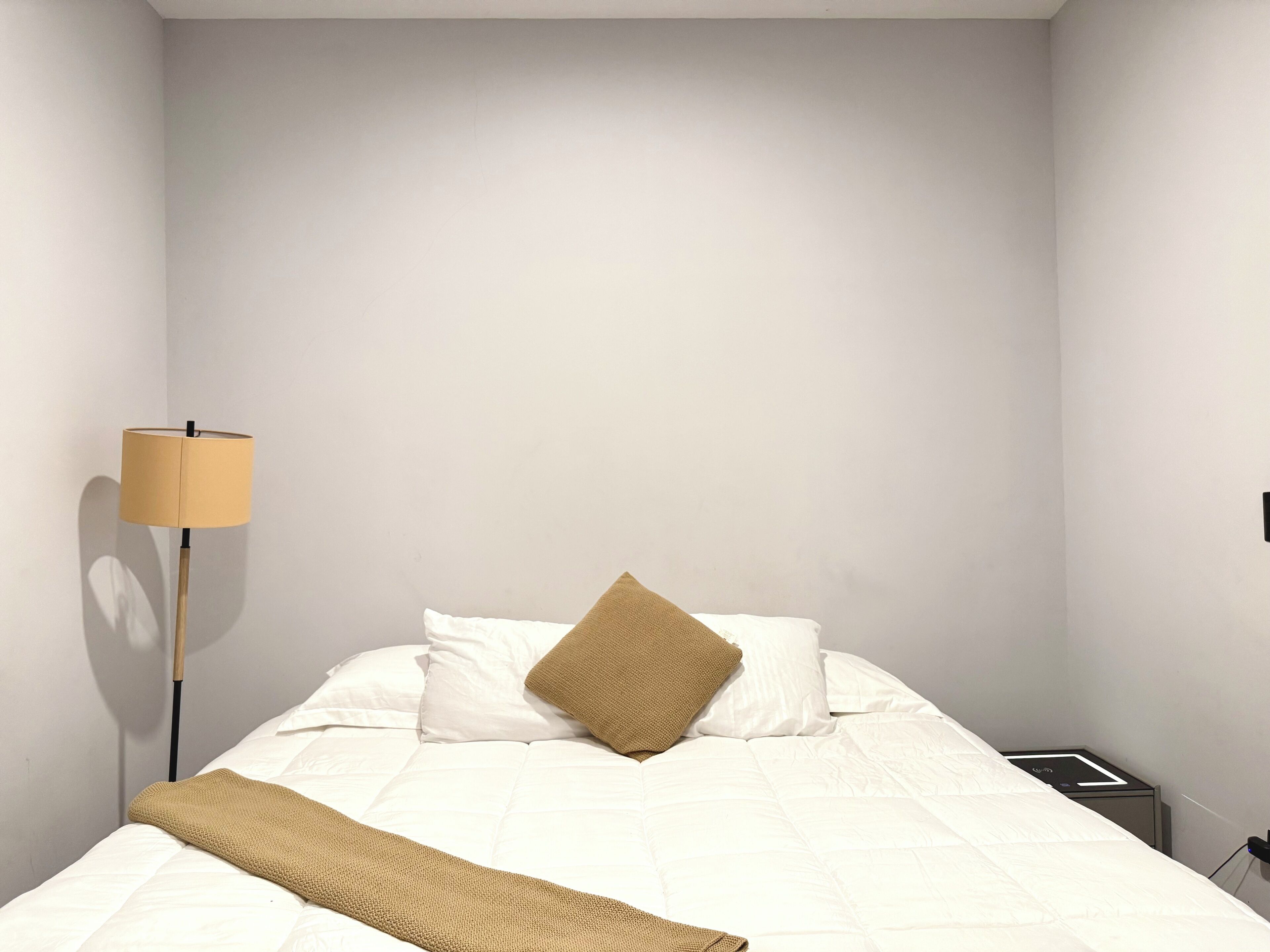 Habitació familiar, balcó, vistes a la ciutat | Cobrellits, wifi gratuïta i roba de llit 