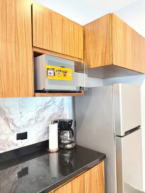 Chambre Familiale, balcon, vue ville | Coin cuisine privé