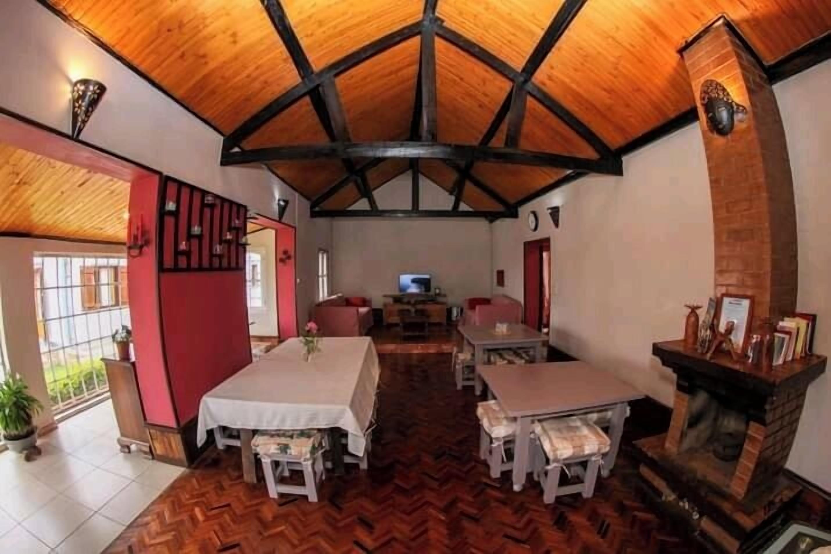 Quadruple Room | Living area