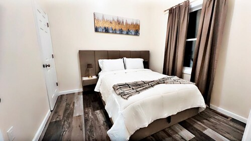 Charming 3-bedroom apartment in Elizabeth with AC