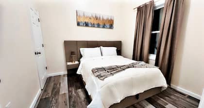 Charming 3-bedroom apartment in Elizabeth with AC