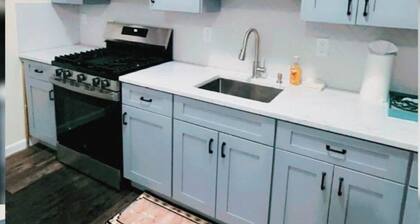 3BR Elizabeth Apt – Waterfront, Near NYC and Airport