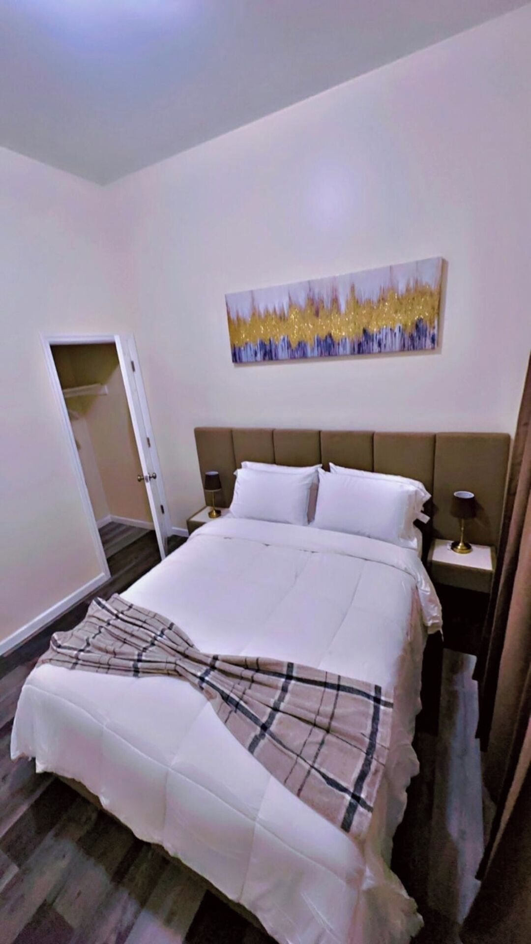 3 chambres, fer et planche à repasser, Wi-Fi, draps fournis