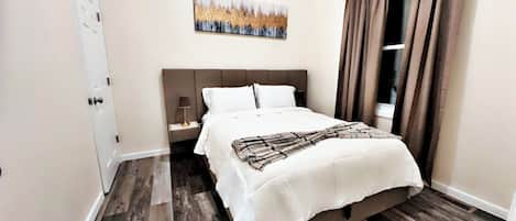 3 habitaciones, tabla de planchar con plancha, wifi y ropa de cama