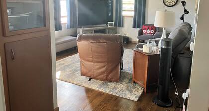 Newly renovated 1-bedrm apartment in Neenah, minutes from shopping & restaurants