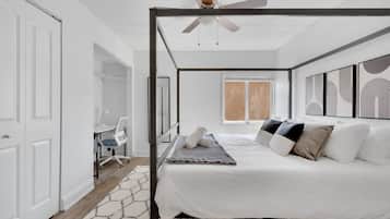 Skrivebord, strykejern/-brett, reiseseng for barn og wi-fi