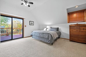 4 bedrooms, iron/ironing board, free WiFi, bed sheets - Lakeside Channel Hideaway – 4BR/2BA on Goose Lake, Sleeps 10 (Morris)