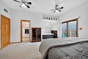 4 bedrooms, iron/ironing board, free WiFi, bed sheets - Lakeside Channel Hideaway – 4BR/2BA on Goose Lake, Sleeps 10 (Morris)