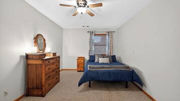 4 Schlafzimmer, Bügeleisen/Bügelbrett, kostenloses WLAN, Bettwäsche