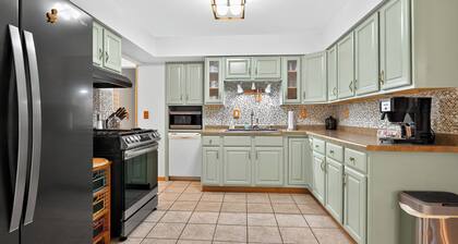 Lakeside Channel Hideaway â 4BR/2BA on Goose Lake, Sleeps 10