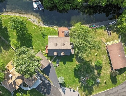 Lakeside Channel Hideaway – 4BR/2BA on Goose Lake, Sleeps 10