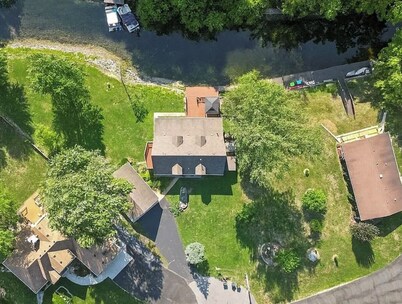 Lakeside Channel Hideaway – 4BR/2BA on Goose Lake, Sleeps 10