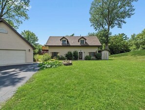 Exterior - Lakeside Channel Hideaway – 4BR/2BA on Goose Lake, Sleeps 10 (Morris)