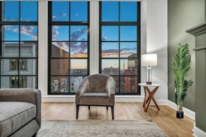 Living area - Stunning Luxury Downtown Condo in Playhouse Square (Cleveland)