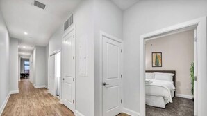 2 bedrooms, iron/ironing board, Internet, bed sheets - Stunning Luxury Downtown Condo in Playhouse Square (Cleveland)