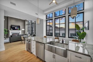 Interior - The Halle Downtown 2BD / FREE Parking/Gym/Security (Cleveland)