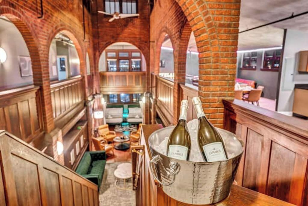 المنشأة من الداخل