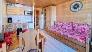 Unclassified image, 4 of 16, button - 50m from ski slopes, 7th floor, ski locker, 34m², Val Thorens (Val Thorens)