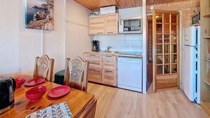 Unclassified image, 3 of 16, button - 50m from ski slopes, 7th floor, ski locker, 34m², Val Thorens (Val Thorens)