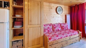 Unclassified image, 5 of 16, button - 50m from ski slopes, 7th floor, ski locker, 34m², Val Thorens (Val Thorens)