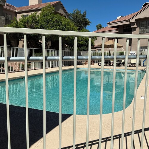 #102 Sleeps 6. Cozy, clean, modern Scottsdale Condo near Old Town. Pet friendly!