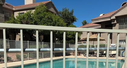 #102 Sleeps 6. Cozy, clean, modern Scottsdale Condo near Old Town. Pet friendly!