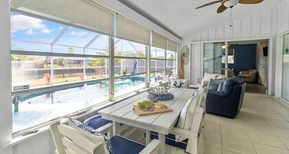 Peaceful Canal-Front Retreat Pool, Kayaks, Bikes & Sunrise Views