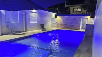 Piscina all'aperto, una piscina riscaldata