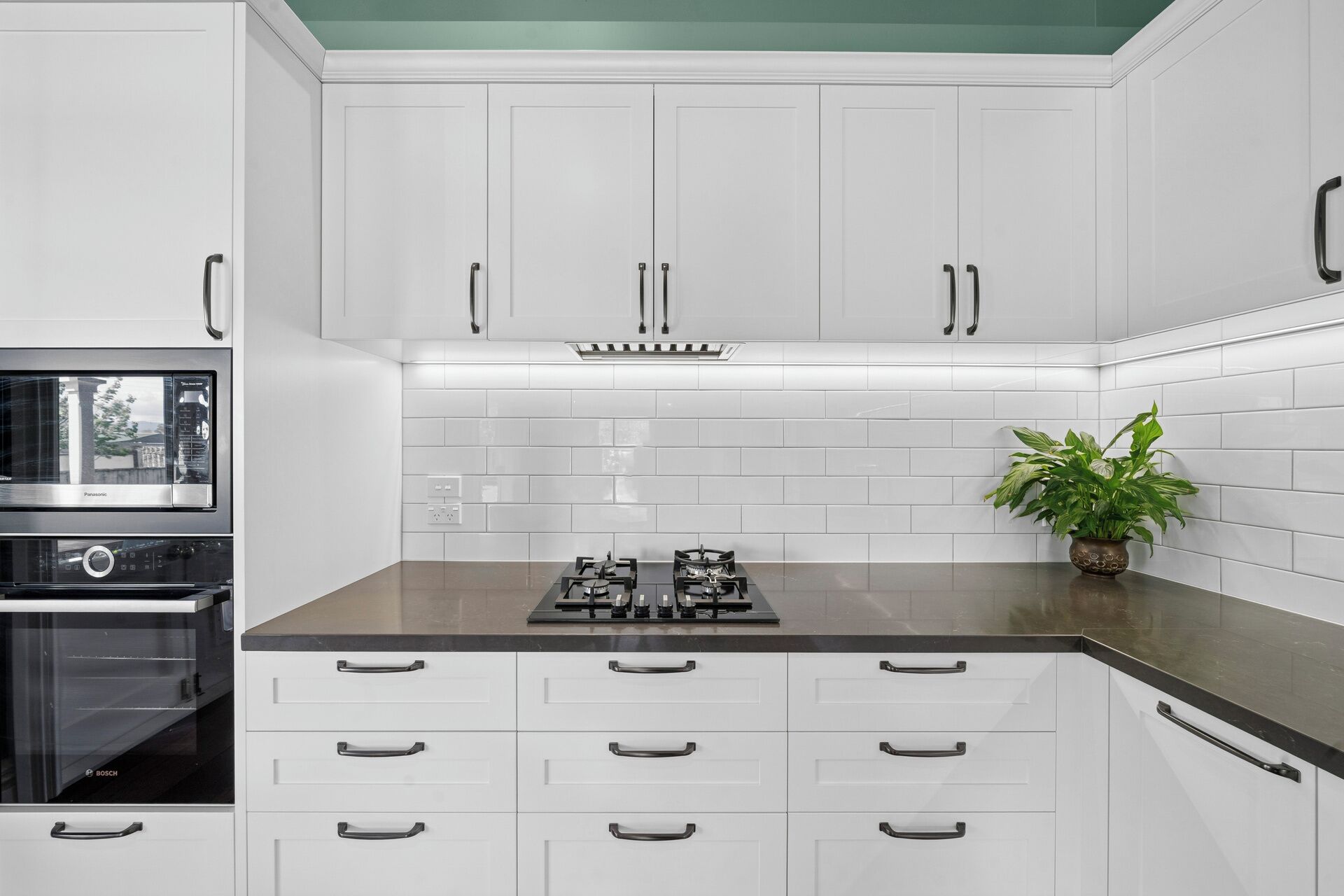 Refrigerador, microondas, lavavajillas y tostadora 