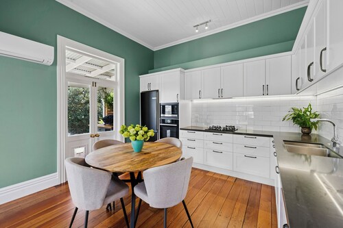 Poolside Villa on Dublin - Martinborough Retreat