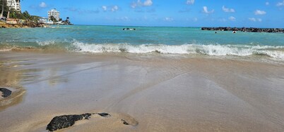 Private Modern beach villas compound: Beach Walk Heated Pool Pwr & Water Backup