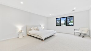 4 Schlafzimmer, Bügeleisen/Bügelbrett, Reisekinderbett, Internetzugang