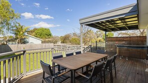 屋外ダイニングエリア