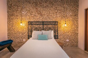 3 bedrooms, desk, iron/ironing board, WiFi