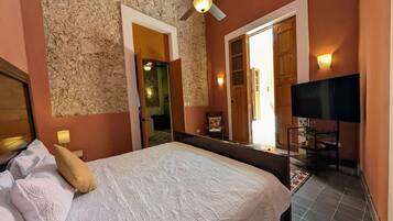 2 bedrooms, desk, iron/ironing board, WiFi