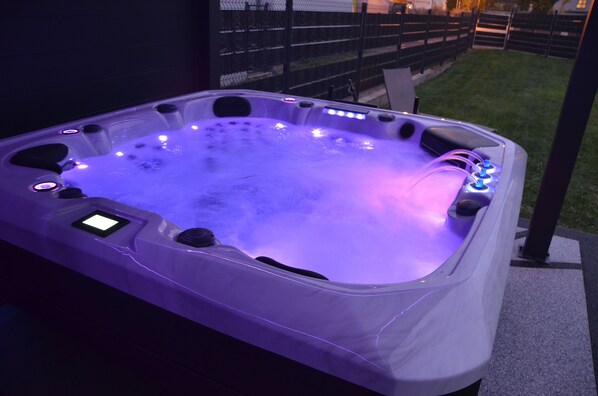 Bain à remous extérieur