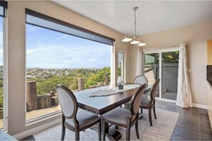Dining - Spacious Retreat-Sweeping Views! (Torrance)