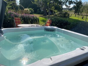 Outdoor spa tub - Time out with a view for young and old in the middle of the Lippe hills (Extertal)