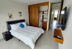 Desk, iron/ironing board, WiFi, bed sheets