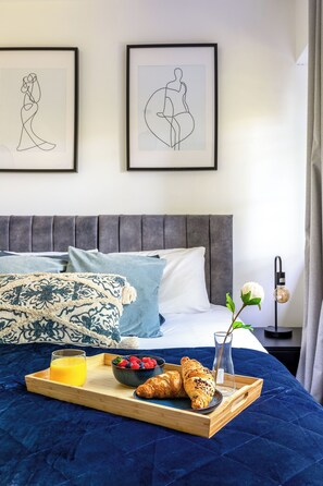 1 bedroom, iron/ironing board, WiFi, bed sheets - Blissful Bluejay Escape- 1 Bed Apartment with Free WiFi in the Heart of the City (Brighton)