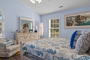 4 bedrooms, iron/ironing board, WiFi, bed sheets