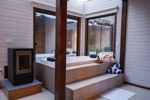 Superior Double Room, Balcony, Mountain View | Television