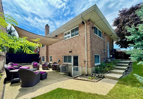 Spacious Single Family House with Parking
