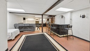 Interior - Spacious Single Family House with Parking (Chicago)