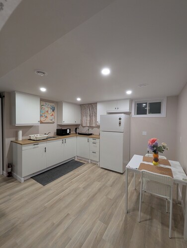 Cozy & Spacious Family Friendly Basement Unit with Private Room and Bathroom