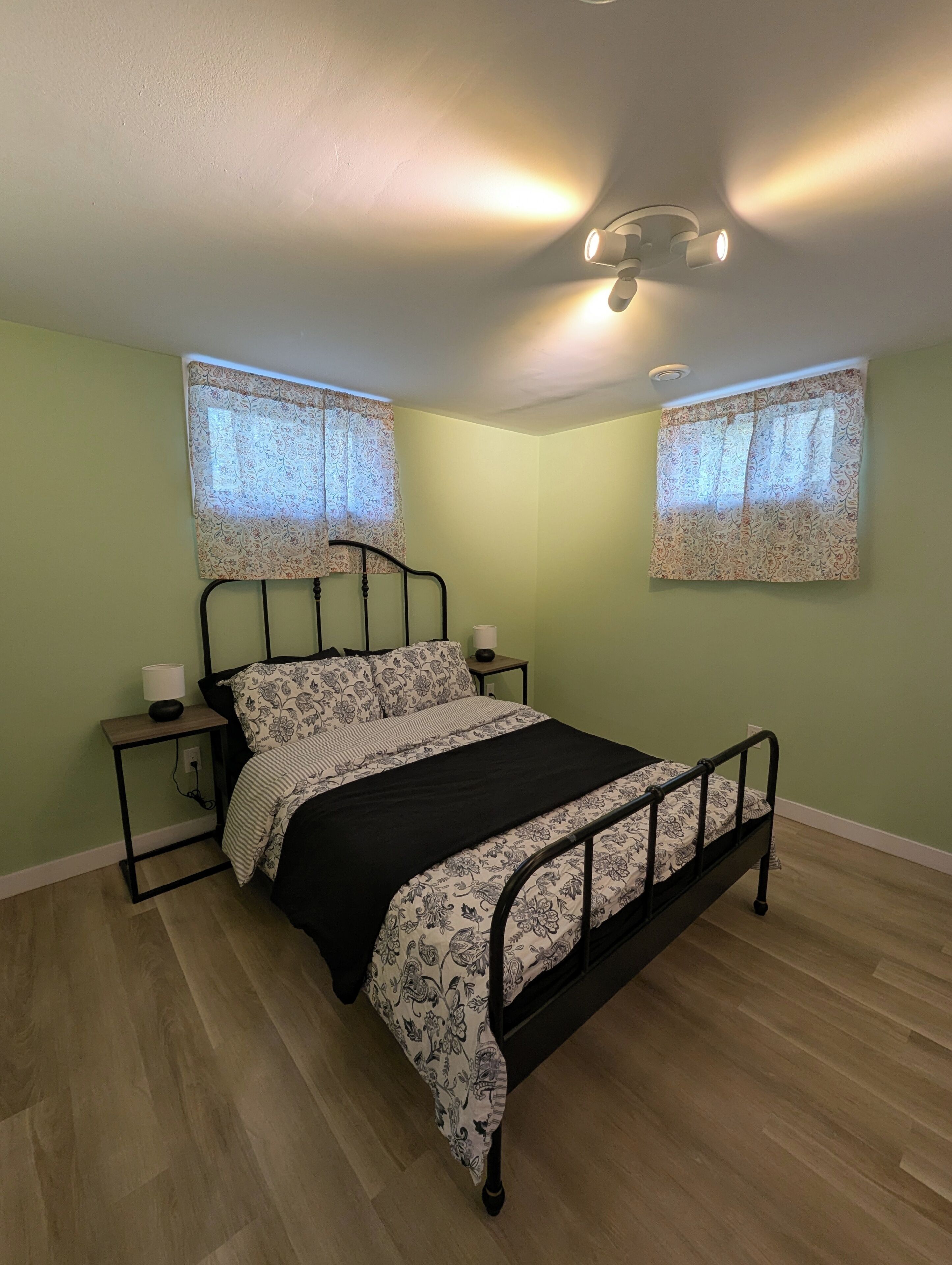 1 bedroom, desk, free WiFi, bed sheets