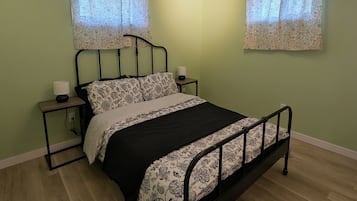 1 bedroom, desk, free WiFi, bed sheets